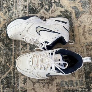 Nike Air Monarch IV